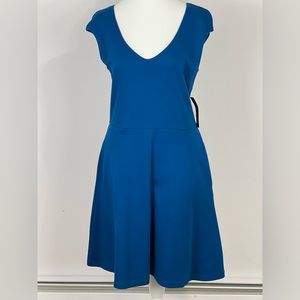 New York & Co blue Shift  V-neck Short Sleeve A-Line Blue w/ pockets size MP